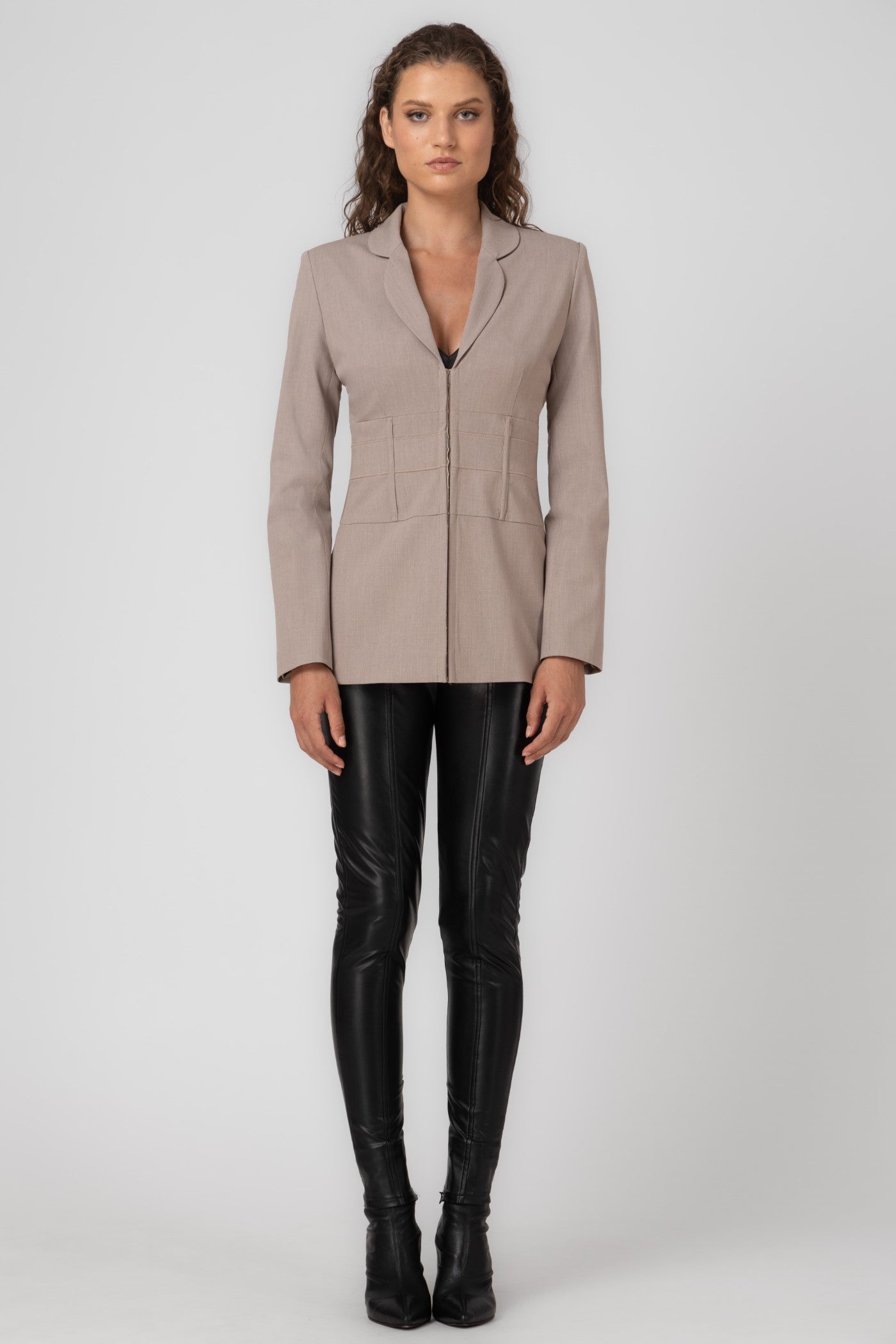 Blazer bej cu inchidere frontala Tomboy