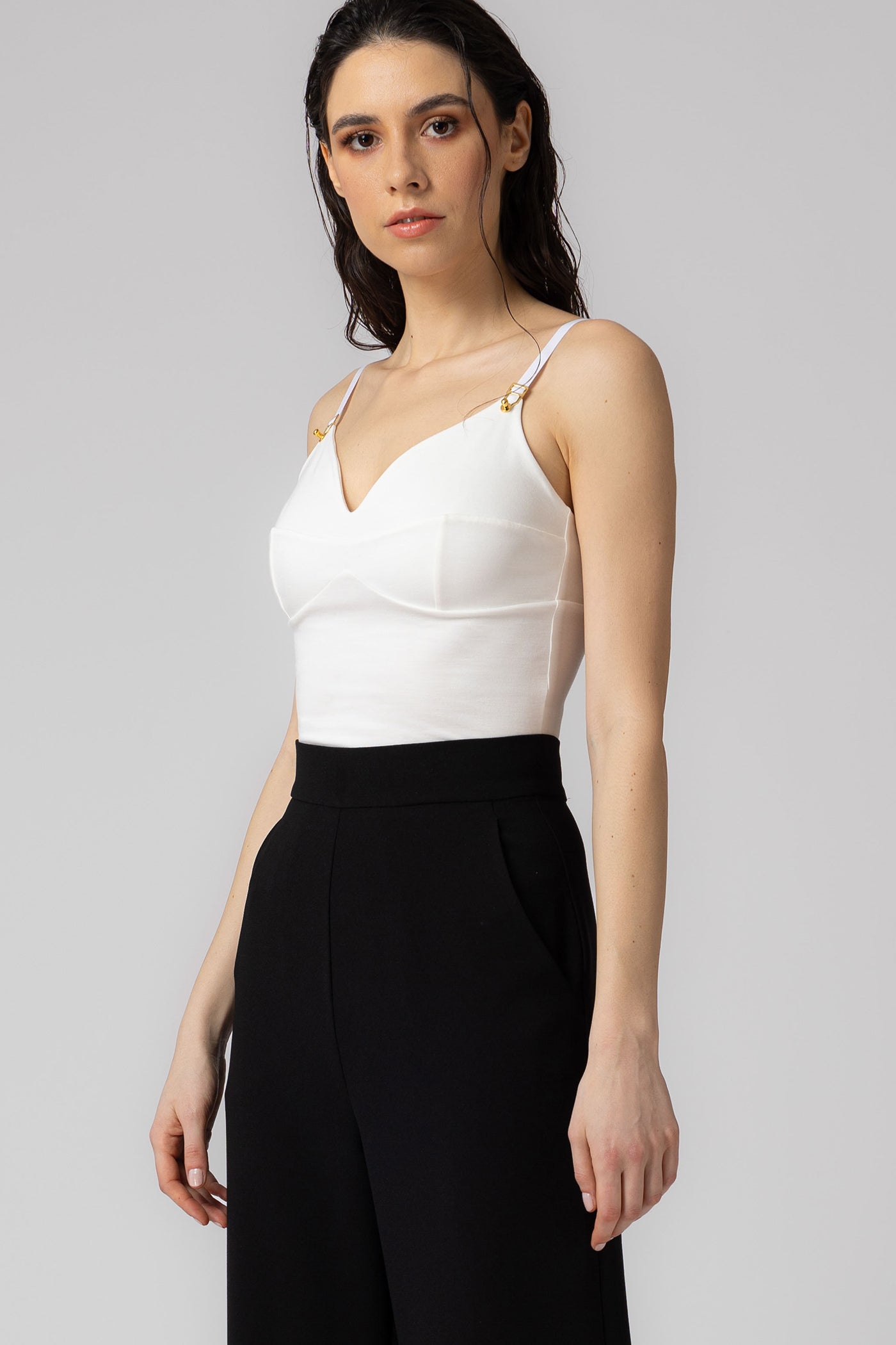 Body alb elastic cu bretele Skin