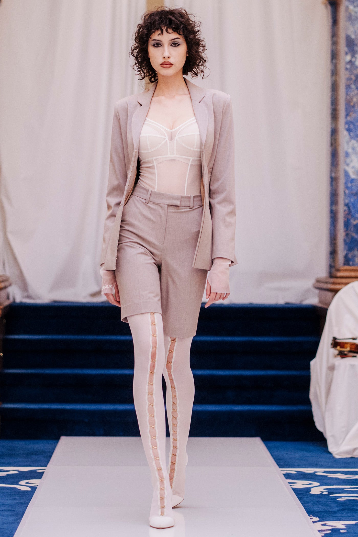 Pantaloni scurti bej cu buzunare Formal