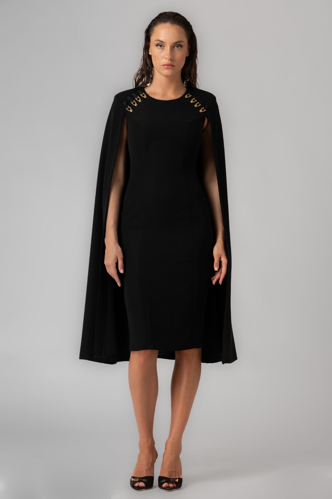 Rochie midi neagra cu capa Mantle