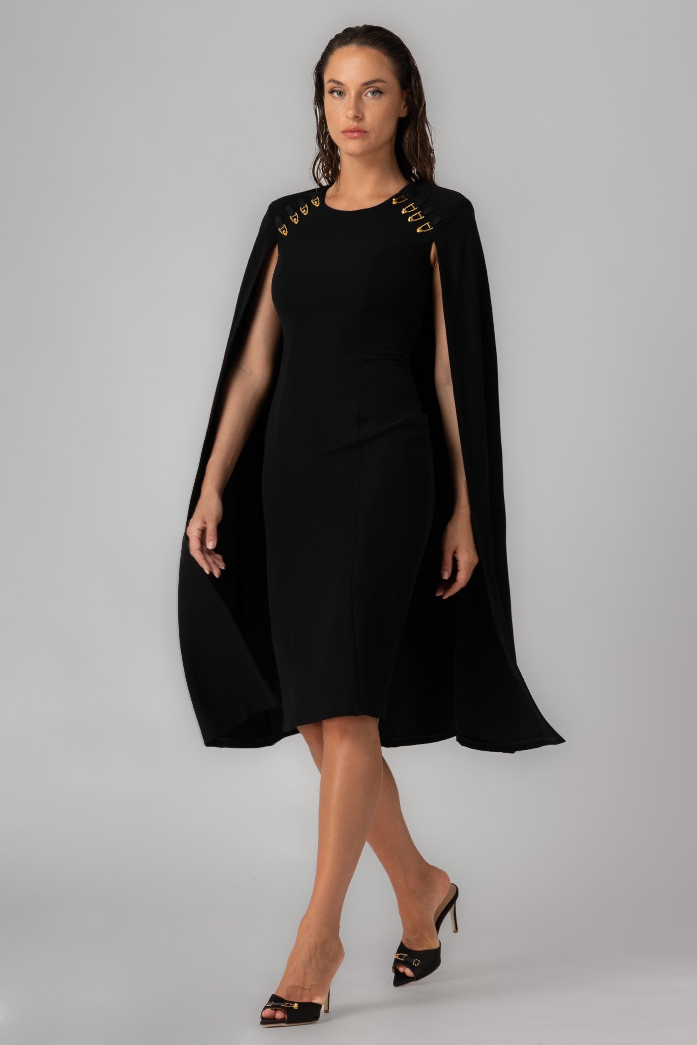 Rochie midi neagra cu capa Mantle