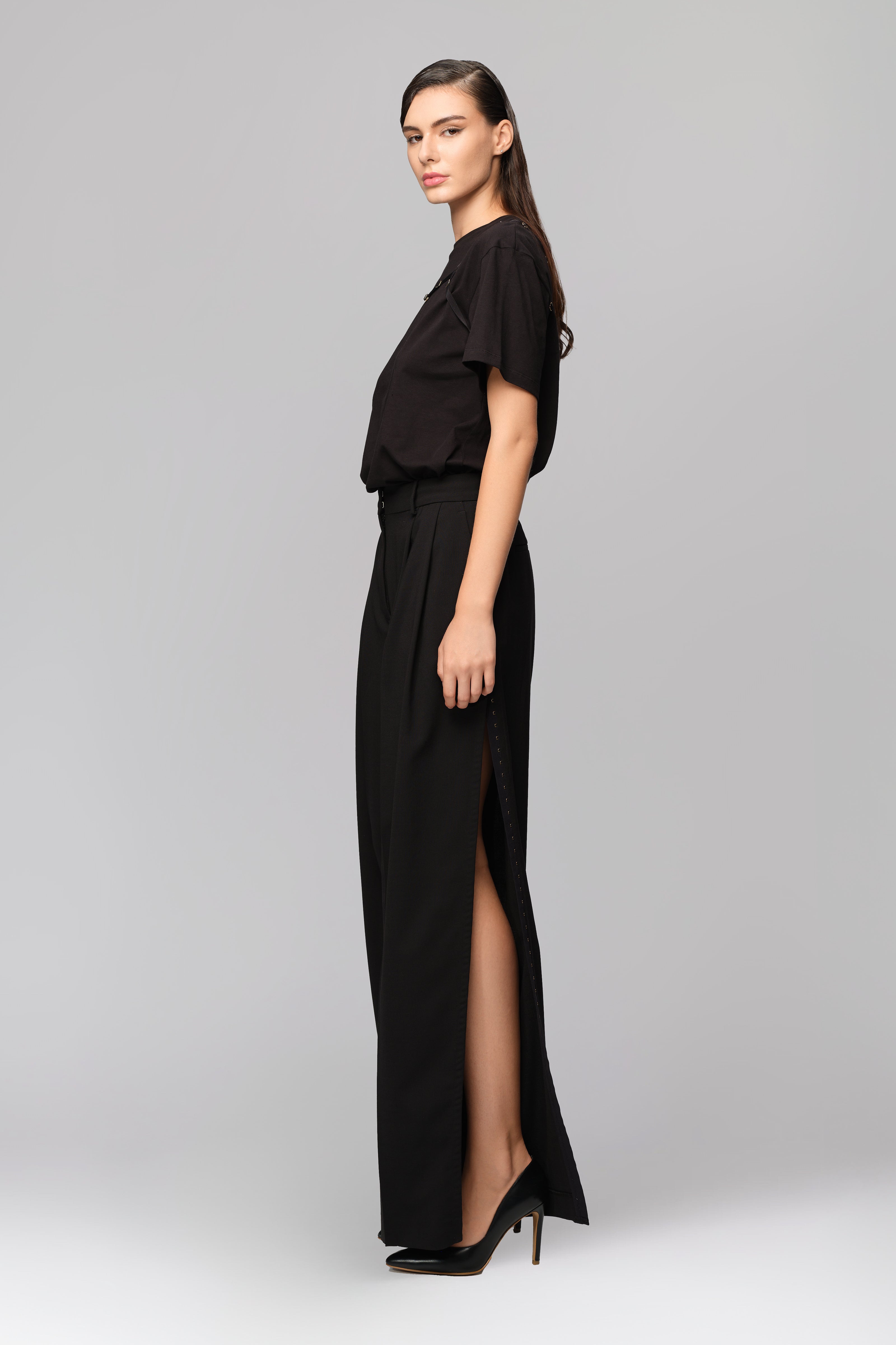 Outline T-Shirt Black