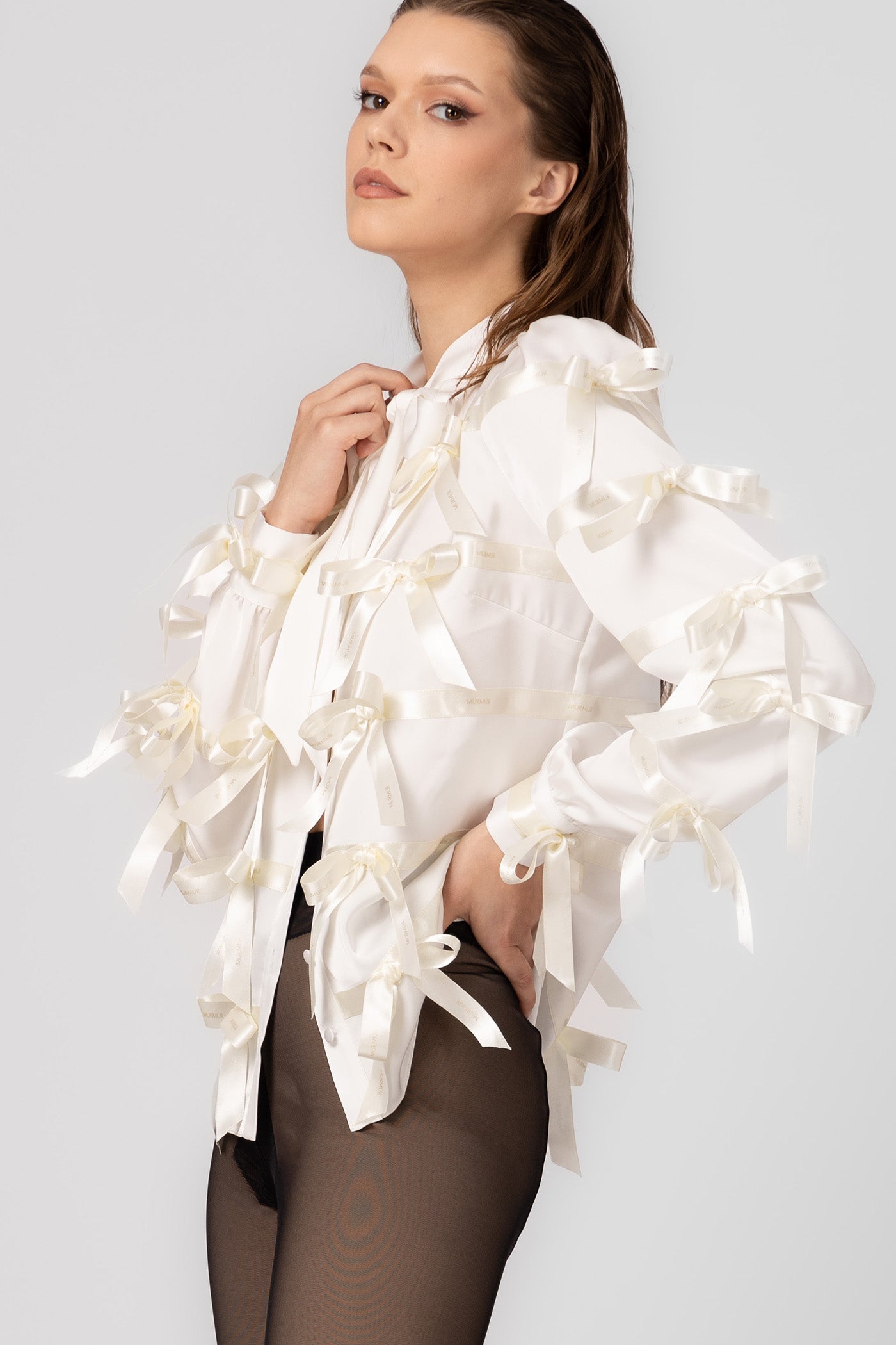 Bluza alba din satin cu funde Tangled