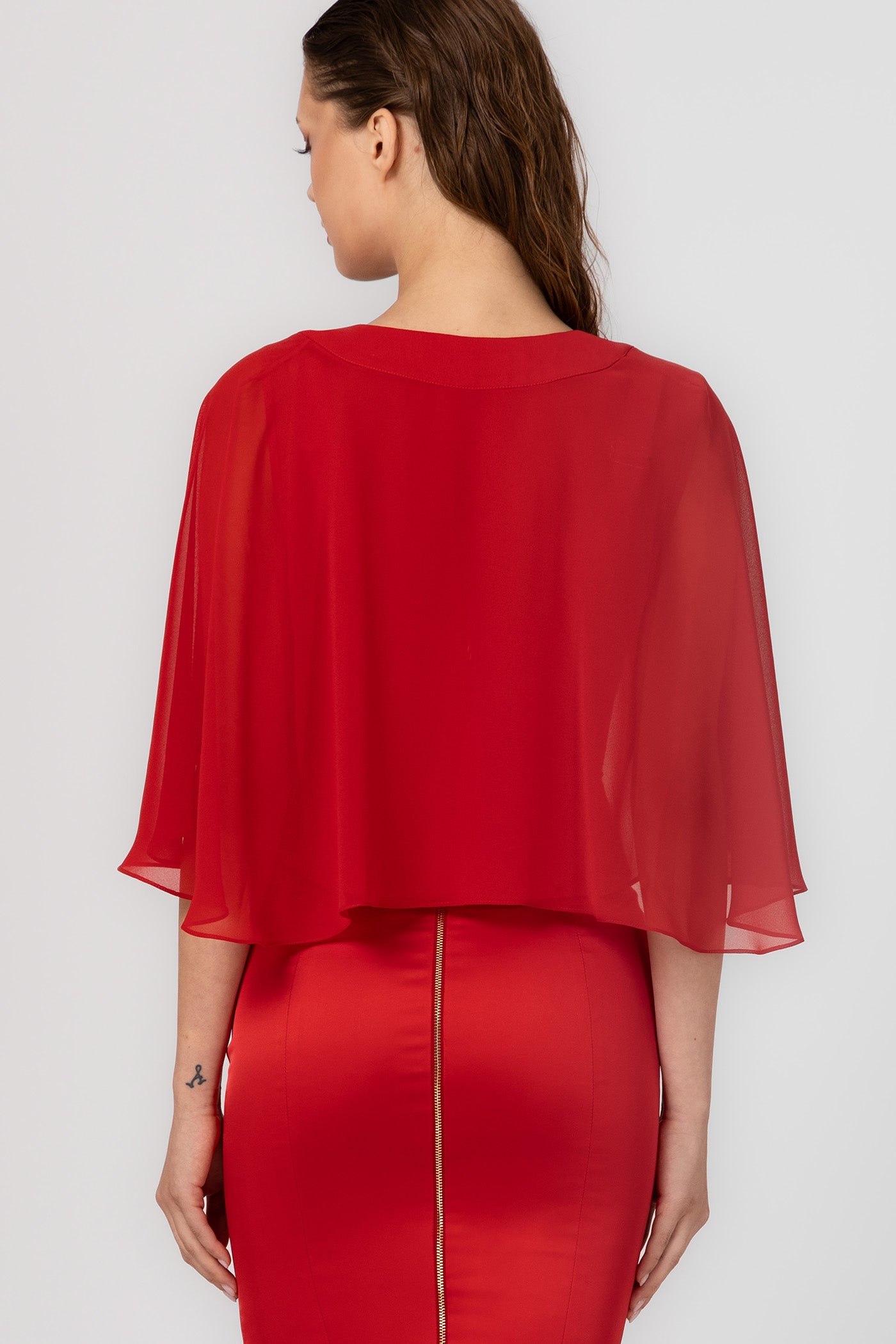 Capa rosie din voal transparent Veil