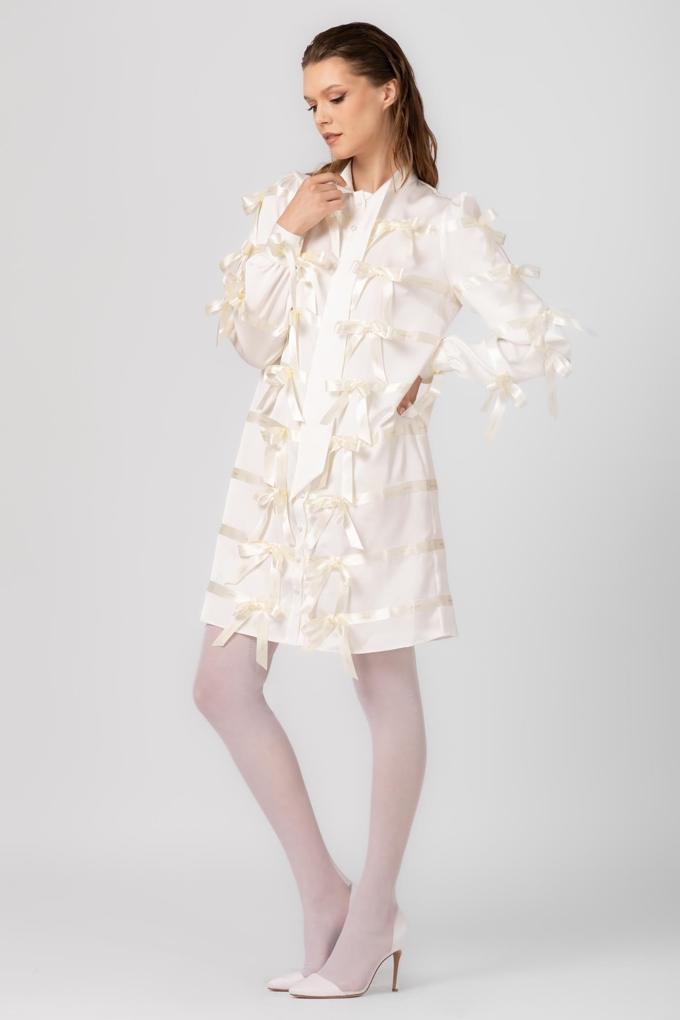 Rochie albă din satin cu funde Tangled