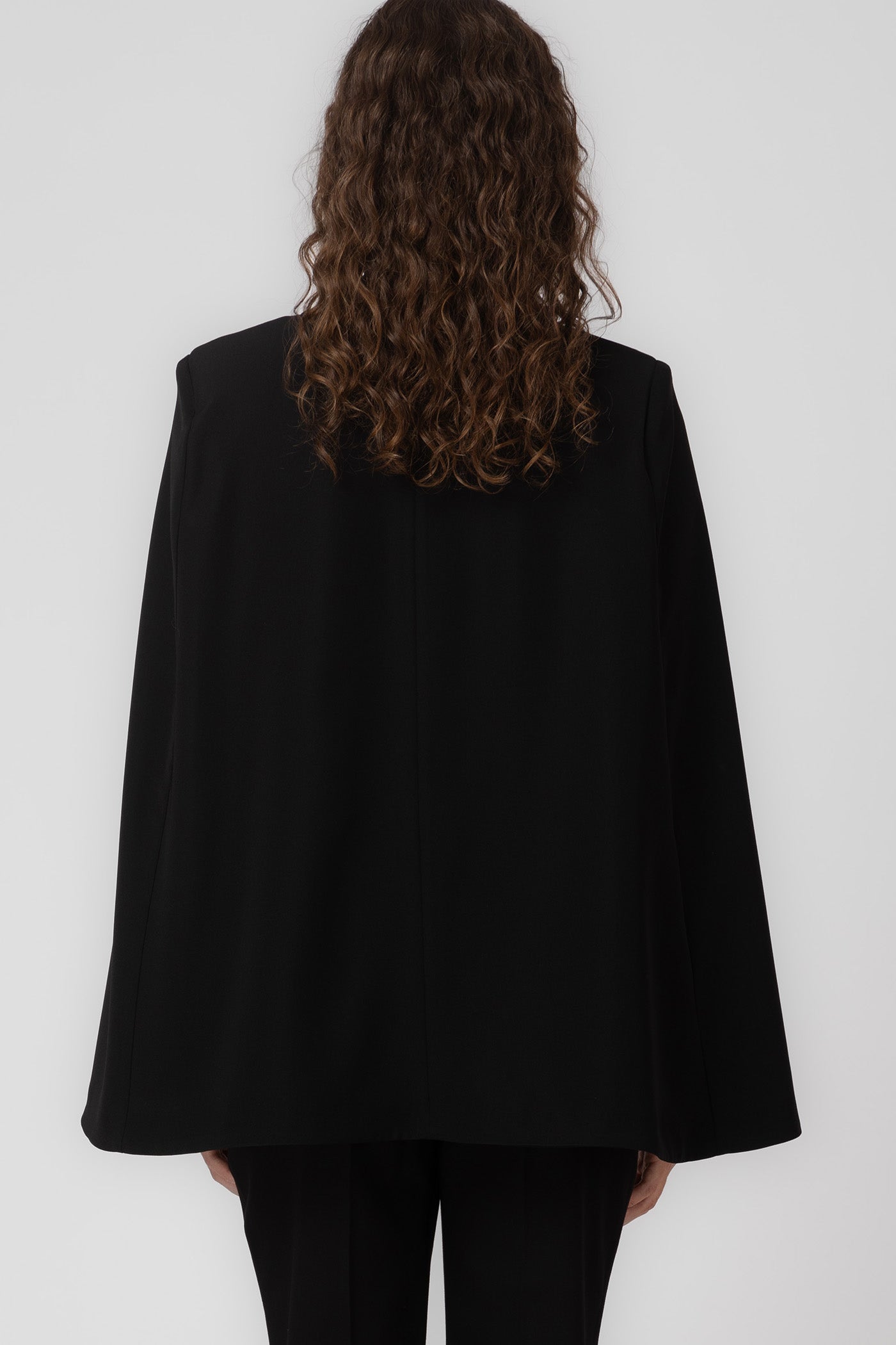 Capa neagra eleganta cu rever satinat Ward