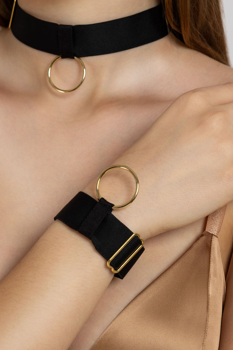 Bratari negre satinate din elastic cu detalii aurii Hold-up