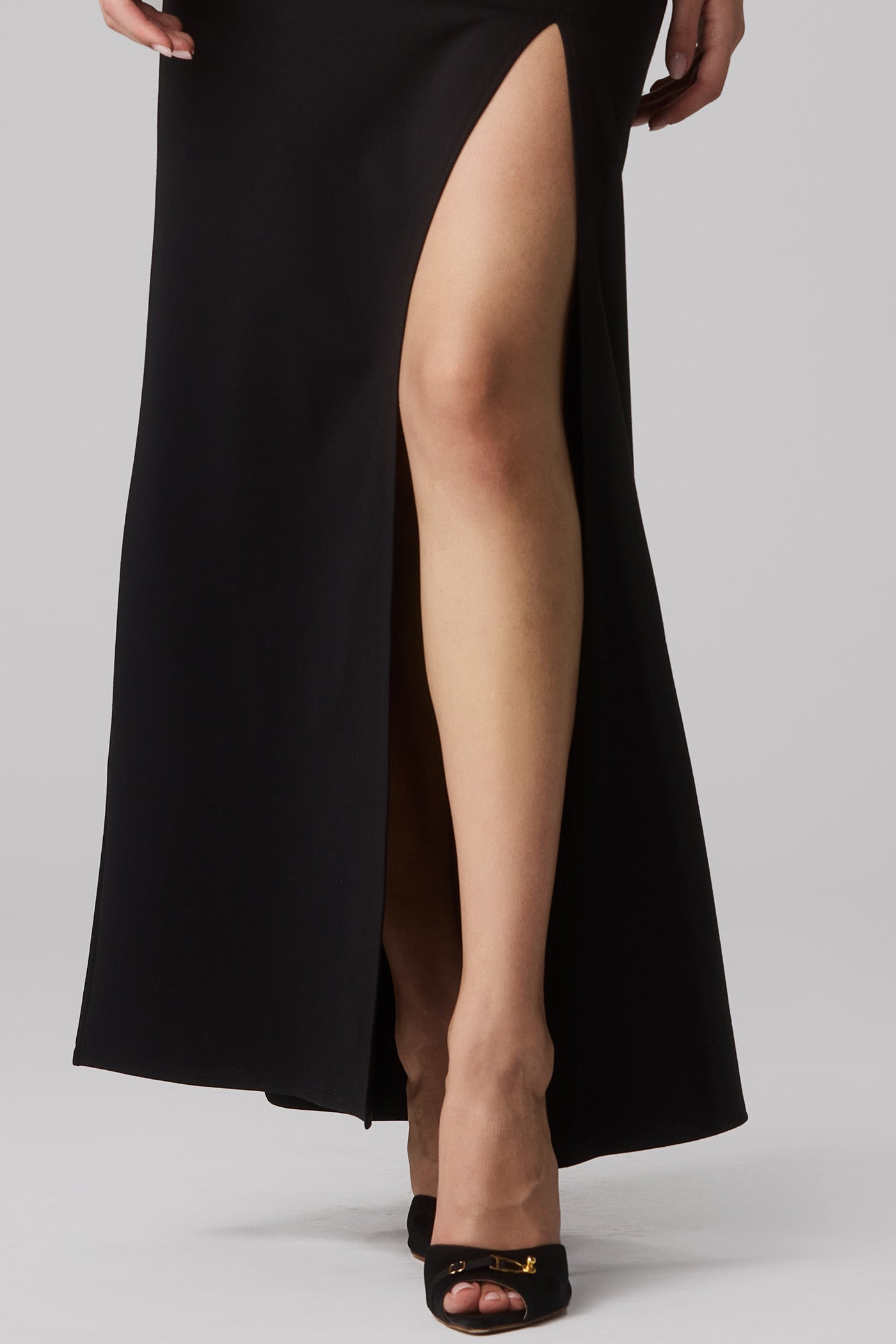 Rochie lunga neagra cu bretele Skin