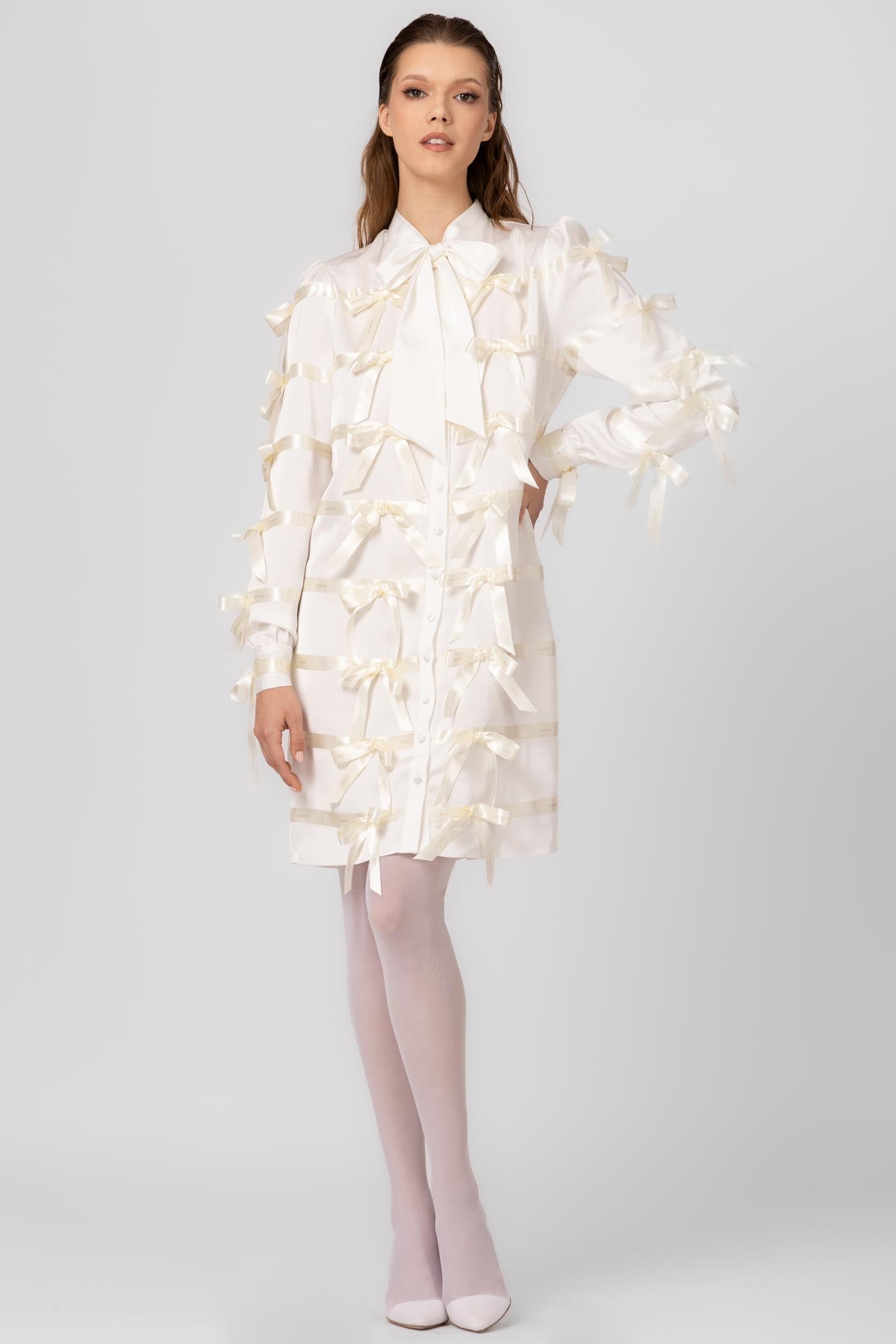 Rochie albă din satin cu funde Tangled